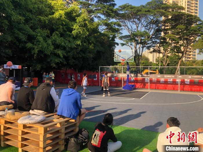 圖為深港澳青年街頭文化節(jié)現(xiàn)場(chǎng)。　朱族英 攝