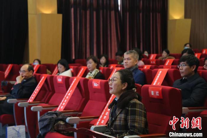 研討會現(xiàn)場?！∩虾Ｉ歼_學(xué)院 攝