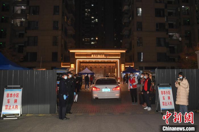 圖為杭州蕭山區(qū)北干街道龍湖春江天璽外?！⊥鮿?攝