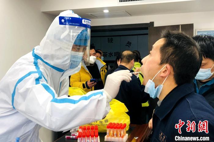 西安4萬余名出租車、網(wǎng)約車司機開展核酸檢測