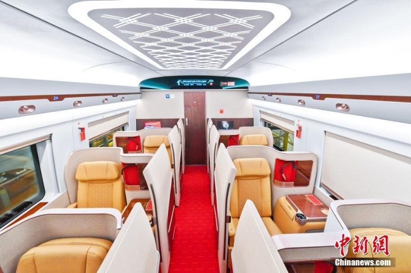 奧運(yùn)版復(fù)興號智能動車組在京張高鐵上線