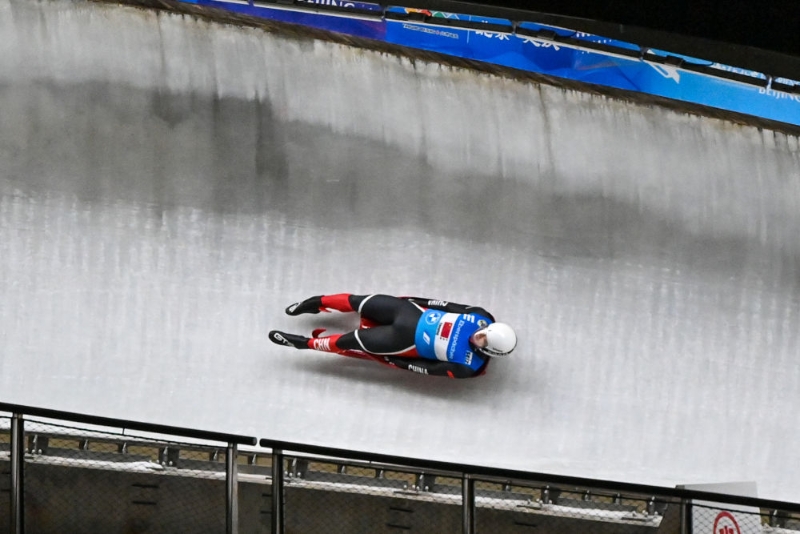 2021年11月21日，中國選手范鐸耀在“相約北京”2021/2022國際雪橇聯(lián)合會雪橇世界杯團(tuán)體接力比賽中。新華社記者陳益宸攝