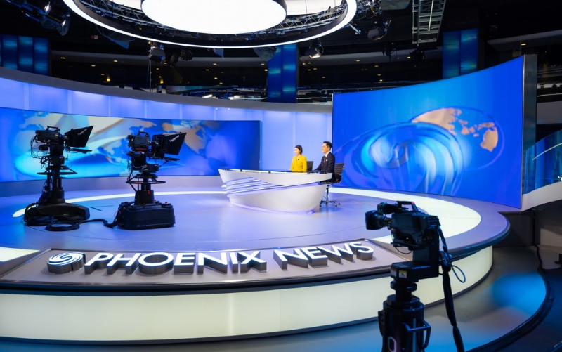 全新設(shè)計的鳳凰衛(wèi)視主演播室 何建民 攝