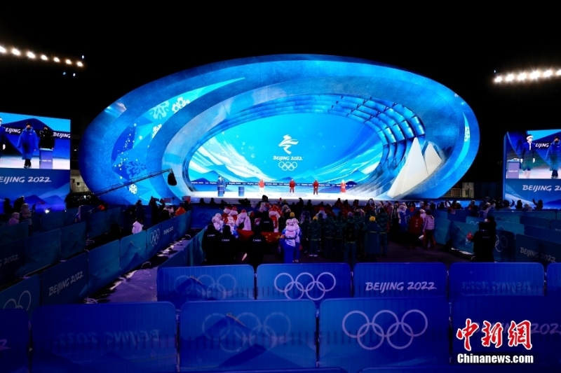 單板滑雪男子坡面障礙技巧獎(jiǎng)牌頒發(fā)儀式舉行