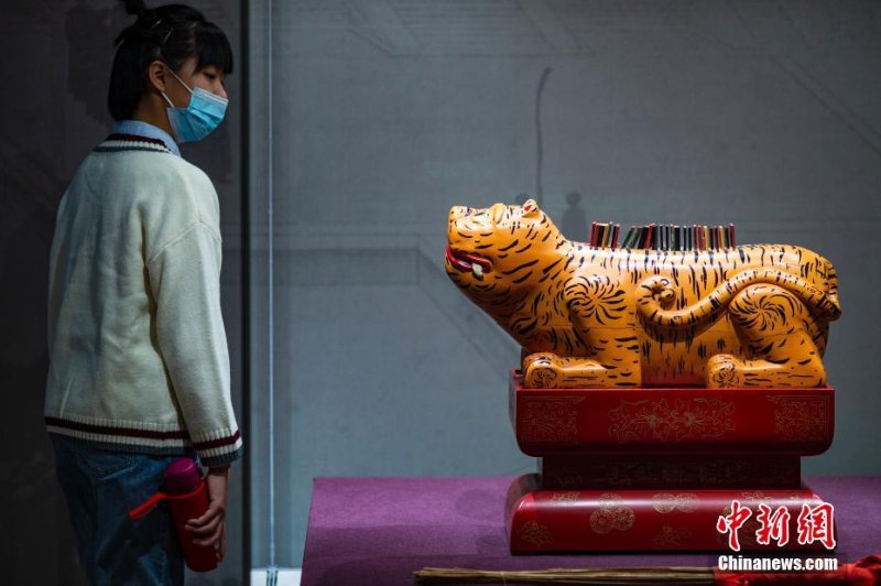 北京：虎年正月市民中國工美館觀“虎”