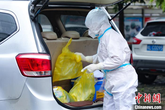 親歷廣西百色“疫”線：總有人翻山越嶺為你而來(lái)