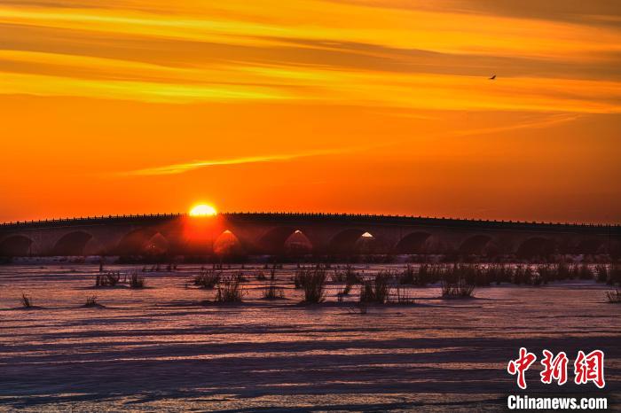 興凱湖的落日。　宋傳軍 攝