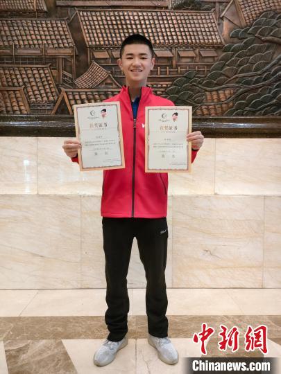 無聲世界里的追風(fēng)少年們在冰雪上奏出自己的樂章