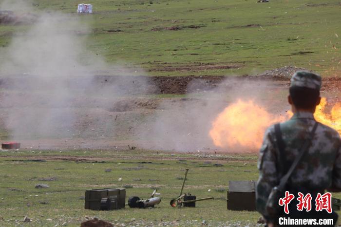 西藏軍區(qū)某旅排爆訓(xùn)練現(xiàn)場?！∥鞑剀妳^(qū)某旅 供圖