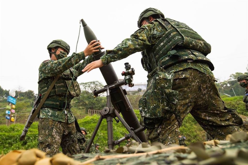 臺防務(wù)部門27日送達臺灣地區(qū)立法機構(gòu)的書面報告，比較兩岸軍力裝備優(yōu)劣情勢。圖為14天新制召員實施迫擊砲訓練。圖片來源：臺灣“中時新聞網(wǎng)”.jpg