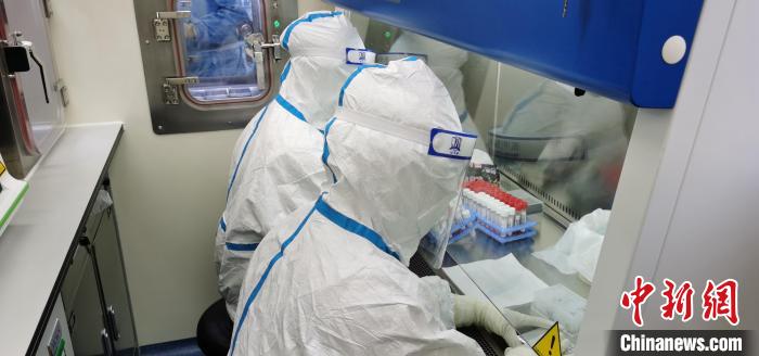 青海戰(zhàn)“疫”移動方艙應(yīng)急檢測隊：扛得過高反、扛得起重任