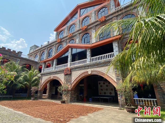 圖為集生產(chǎn)、研發(fā)、觀光體驗于一體的福山咖啡體驗中心?！》钊?攝