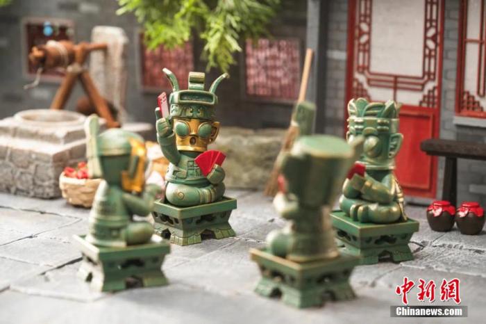 資料圖：三星堆博物館之前在兒童節(jié)推出的以三星堆文物為原型的三星堆盲盒。 三星堆博物館 供圖