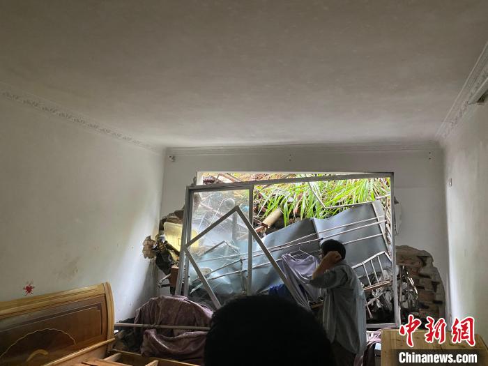 泥石流破窗而入?！V西自然資源廳 供圖