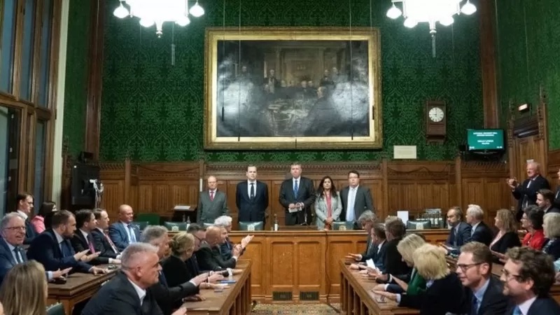 英國保守黨對首相約翰遜的不信任投票，結(jié)果是211票支持首相，148票反對。（圖源：英國PA Media）