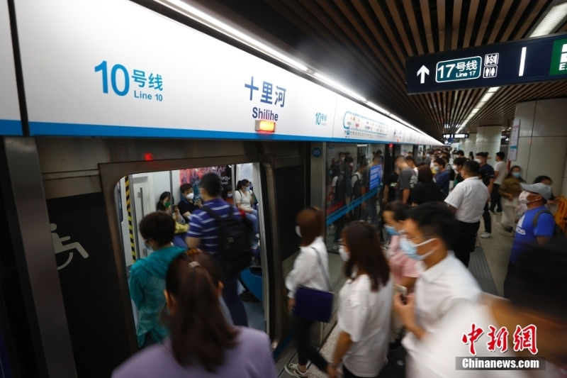 北京朝陽(yáng)、豐臺(tái)除部分封管控區(qū)外恢復(fù)公共交通運(yùn)營(yíng)服務(wù)