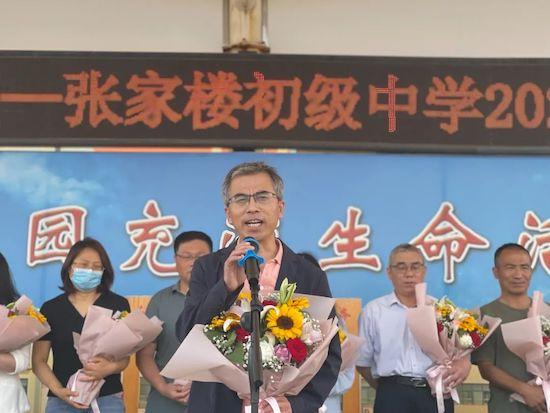 青島西海岸新區(qū)張家樓初級中學舉行2022屆學生畢業(yè)典禮