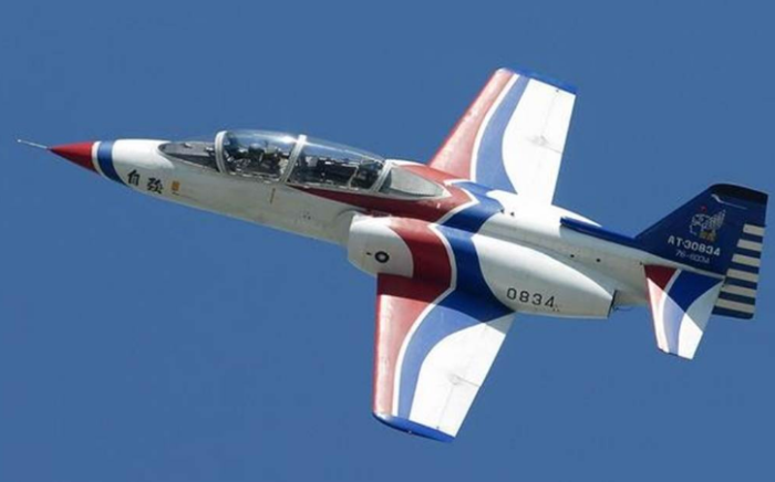 最近臺空軍官校AT-3教練機(jī)失事引發(fā)輿論關(guān)注，AT-3教練機(jī)已接近使用40年，確實(shí)是應(yīng)該考慮予以汰換。圖為同型機(jī)資料照。（臺灣《中國時(shí)報(bào)》數(shù)據(jù)庫）