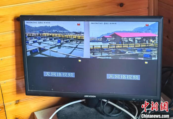 在監(jiān)控室就可足不出戶縱覽漁排?！窃式?攝