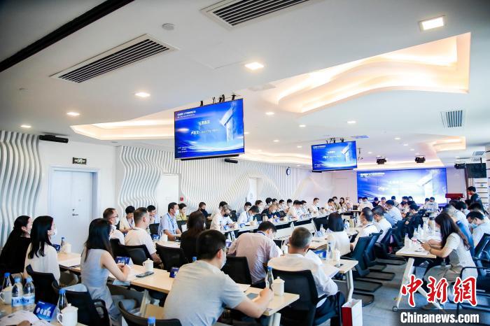 首屆廈門產(chǎn)教融合論壇圓桌會議。　廈門火炬大學(xué)堂供圖