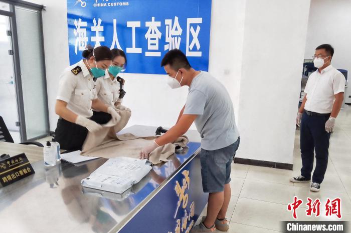 海關(guān)查驗(yàn)現(xiàn)場(chǎng)?！°y川海關(guān)供圖