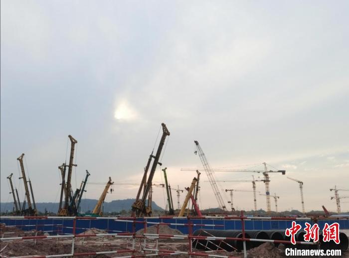 四川時(shí)代建設(shè)現(xiàn)場(chǎng)。　王利文 攝