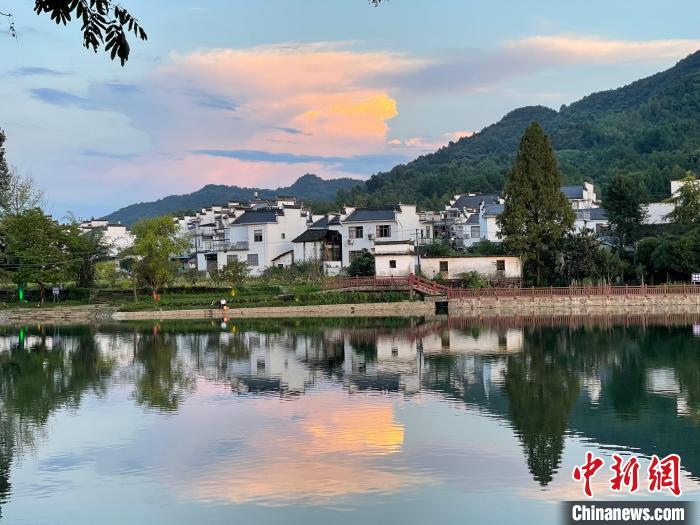 黃山市風光圖?！〕烧郭i 攝