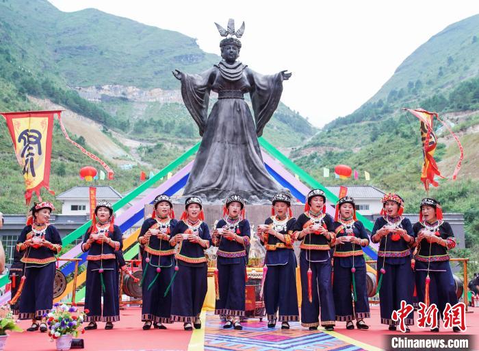 圖為民族文化展演?！￡惞谘?攝