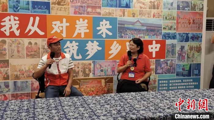 圖為周文考(左)和社造員王嘉麟(右)進(jìn)行“筑夢(mèng)”分享，　葉藝琳 攝