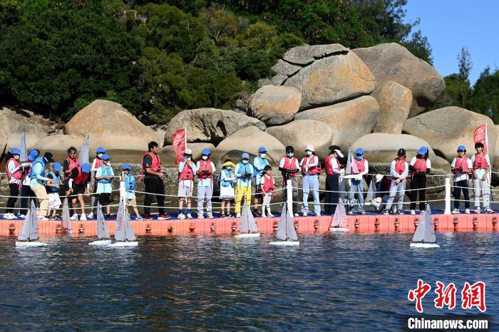 科技遙控帆船課程，兩岸青少年開心體驗?！埥鸫?攝