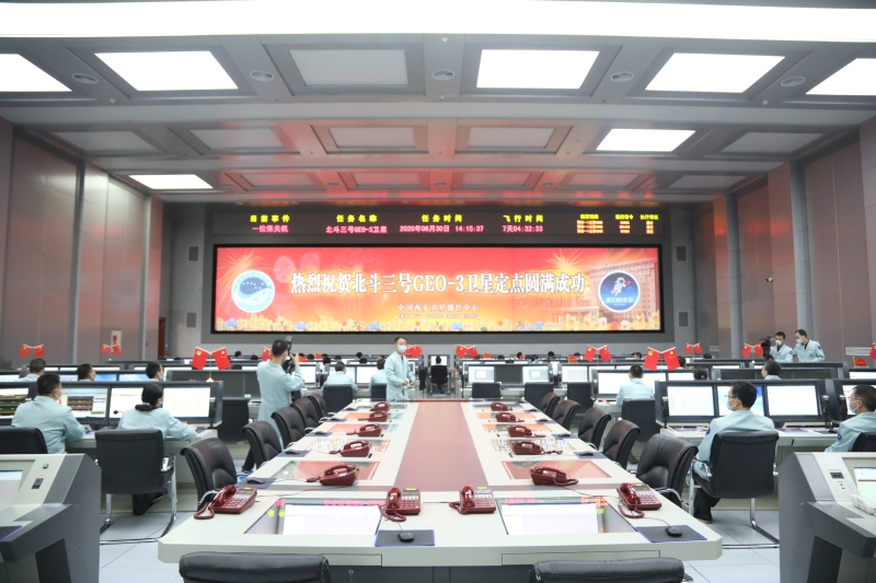 2020年6月30日，北斗三號最后一顆全球組網(wǎng)衛(wèi)星暨第55顆北斗導(dǎo)航衛(wèi)星成功定點在東經(jīng)110.5°工作軌位，標志中國北斗衛(wèi)星導(dǎo)航系統(tǒng)向全球組網(wǎng)完成邁出重要一步。（圖源：中新社）