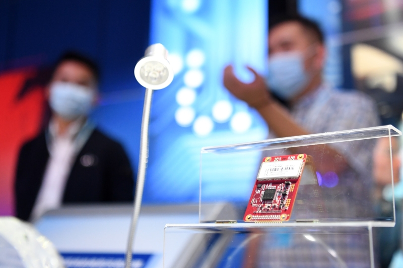 基于北斗衛(wèi)星系統(tǒng)的組合導(dǎo)航？定位模塊（圖源：新華社）