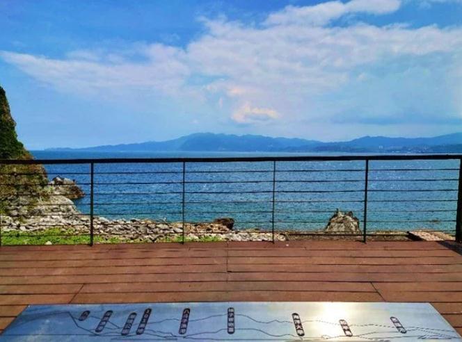 基隆嶼步道指標(biāo)融入地景環(huán)境，跳脫傳統(tǒng)，處處有巧思。圖片來源：臺(tái)灣《聯(lián)合報(bào)》(觀銷處提供)