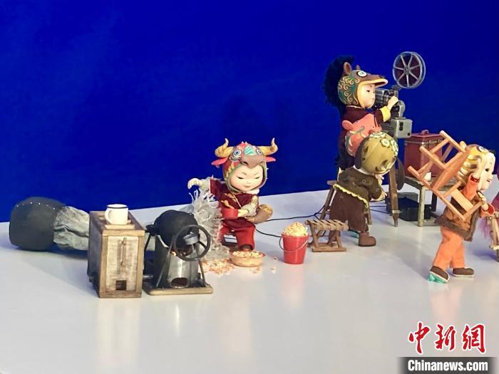 圖為第十二屆北京國際電影節(jié)動畫宣傳片的主角——十二個生肖福娃。　徐婧 攝