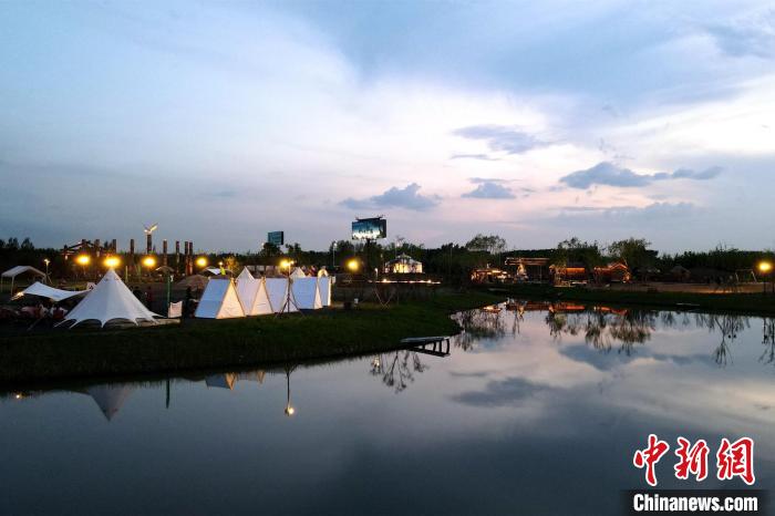 坐落于阿什河畔的哈爾濱那個里部落 薛思宇 攝 坐落于阿什河畔的哈爾濱那個里部落 薛思宇 攝