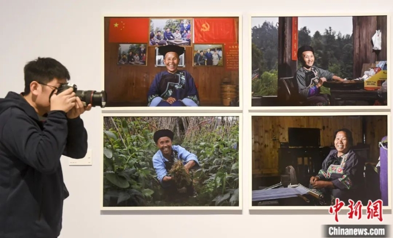 全國職工攝影展上，一線勞動者風(fēng)采卓然。<a target='_blank' href='/'>中新社</a>記者 楊華峰 攝