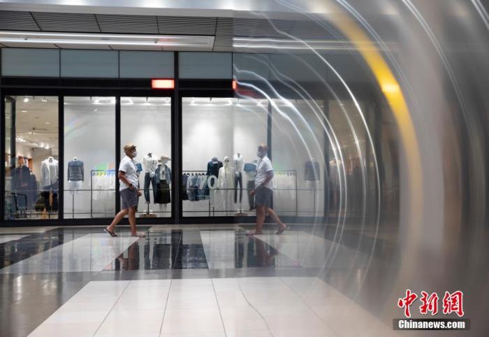 資料圖：美國加州舊金山市民在一處購物中心購物。<a target='_blank' href='/'>中新社</a>記者 劉關(guān)關(guān) 攝