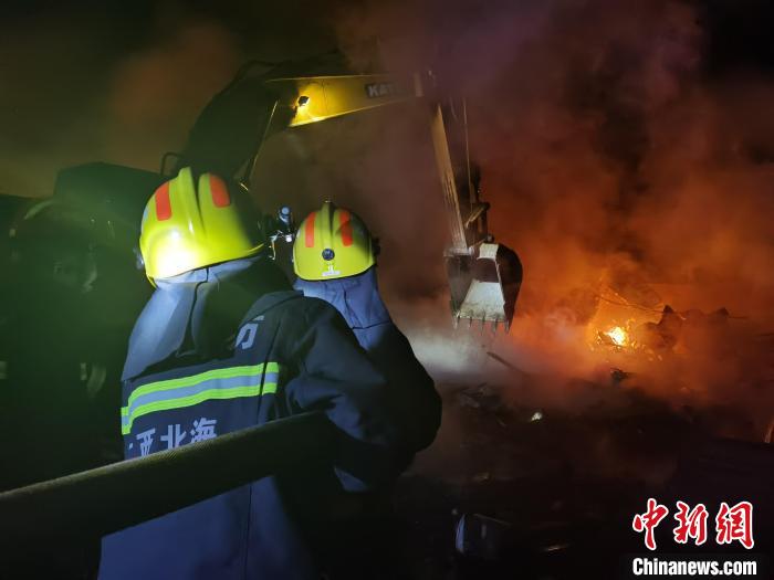圖為事發(fā)現(xiàn)場 北海市消防救援支隊供圖 圖為事發(fā)現(xiàn)場 北海市消防救援支隊供圖