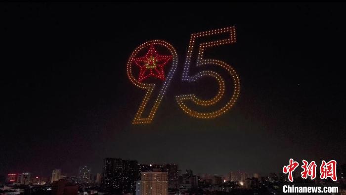 征兵宣傳無人機主題表演。　漳州市退役軍人事務局供圖