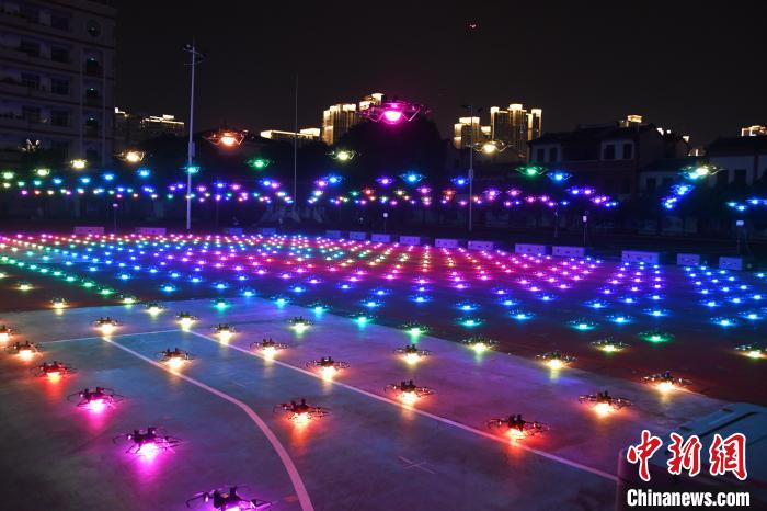 600架無人機點亮千年漳州古城?！≌闹菔型艘圮娙耸聞站止﹫D