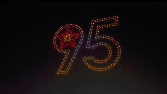 600架無(wú)人機(jī)點(diǎn)亮千年漳州古城 慶八一建軍節(jié)