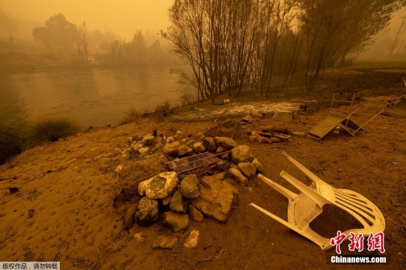 美國(guó)加州山火肆虐 房屋內(nèi)金屬被融化