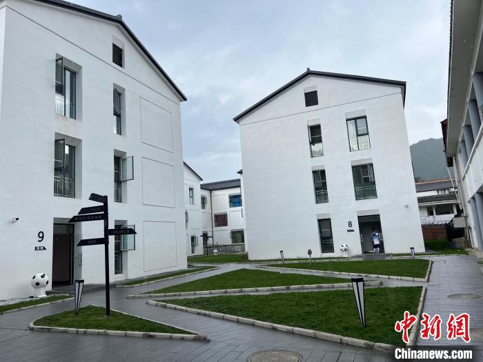 圖為營盤·國際青少年足球研訓基地?！±钜画[ 攝