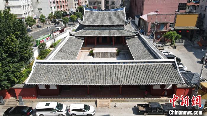 閩清文廟始建宋景德四年(公元1007年)，占地面積6201平方米，在福州“十邑”縣級文廟中規(guī)模最大?！∈Y祖德 攝