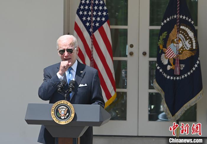 資料圖：美國總統(tǒng)拜登7月27日解除隔離后在白宮發(fā)表講話。 中新社記者 陳孟統(tǒng) 攝