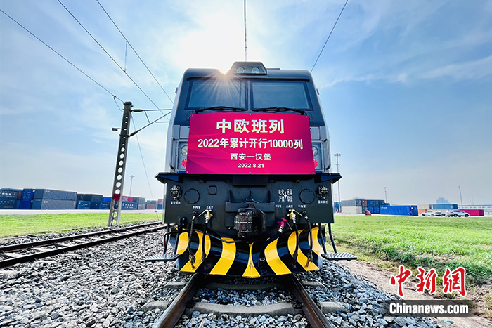 圖為列車整裝待發(fā)。 <a target='_blank' href='/'>中新社</a>發(fā) 黃鑫 攝