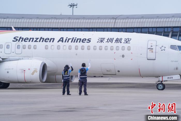 民航“飛機(jī)醫(yī)生”：責(zé)任與儀式感“拉滿(mǎn)”守護(hù)旅客安全