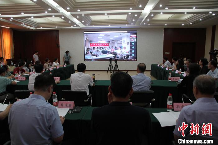 魯臺中華教育論壇“云端”舉行，為兩岸專家、學(xué)者提供交流平臺。　呂妍 攝