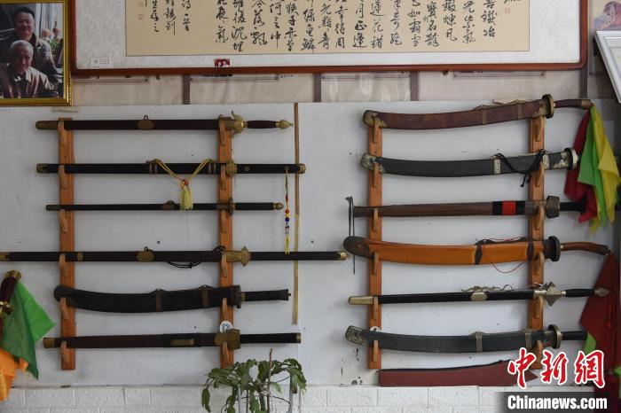 王二兵仿制的古兵器成品?！「哒挤?攝