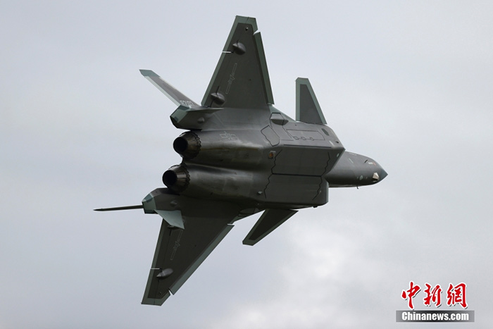 8月26日，中國空軍航空開放活動暨長春航空展在吉林長春舉辦。圖為殲-20飛行展示。 <a target='_blank' href='/'>中新社</a>記者 富田 攝 　